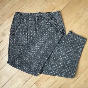 AMERICAN EAGLE 🦅 stretch floral pattern grey jeans